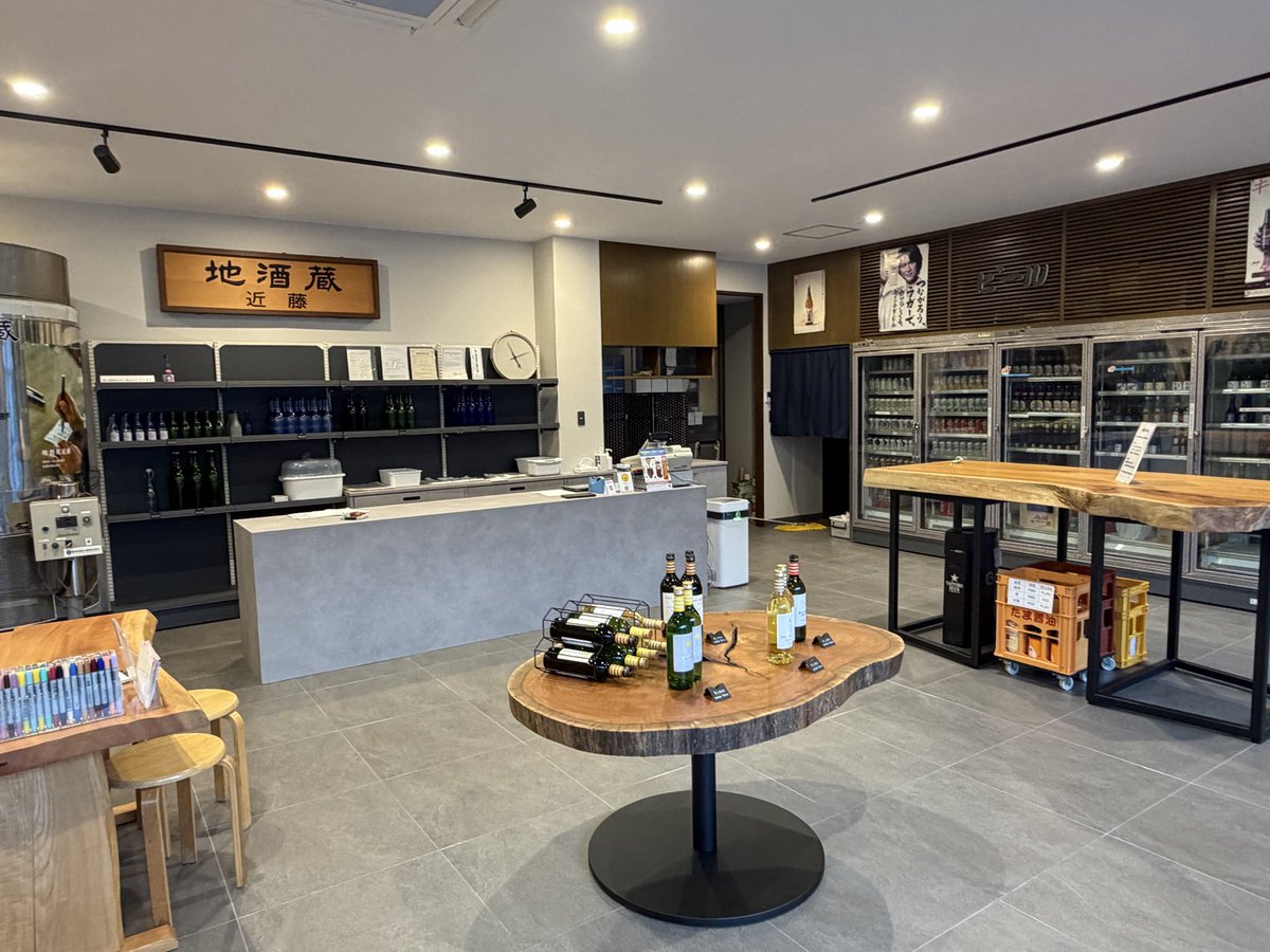 awarakoume's tweet photo. 地酒蔵近藤が、本日
リニューアルオープン！

地酒の試飲も始めました！
是非、体験にお越しください

営業時間
AM   8:00〜PM18:00
水曜日定休

小梅ちゃんグッズは、
小梅ちゃんラベルの地酒を販売しています

#芦原小梅
#地酒蔵近藤
#あわら温泉
#あわら湯のまち駅 https://t.co/pZOfz92RHU
