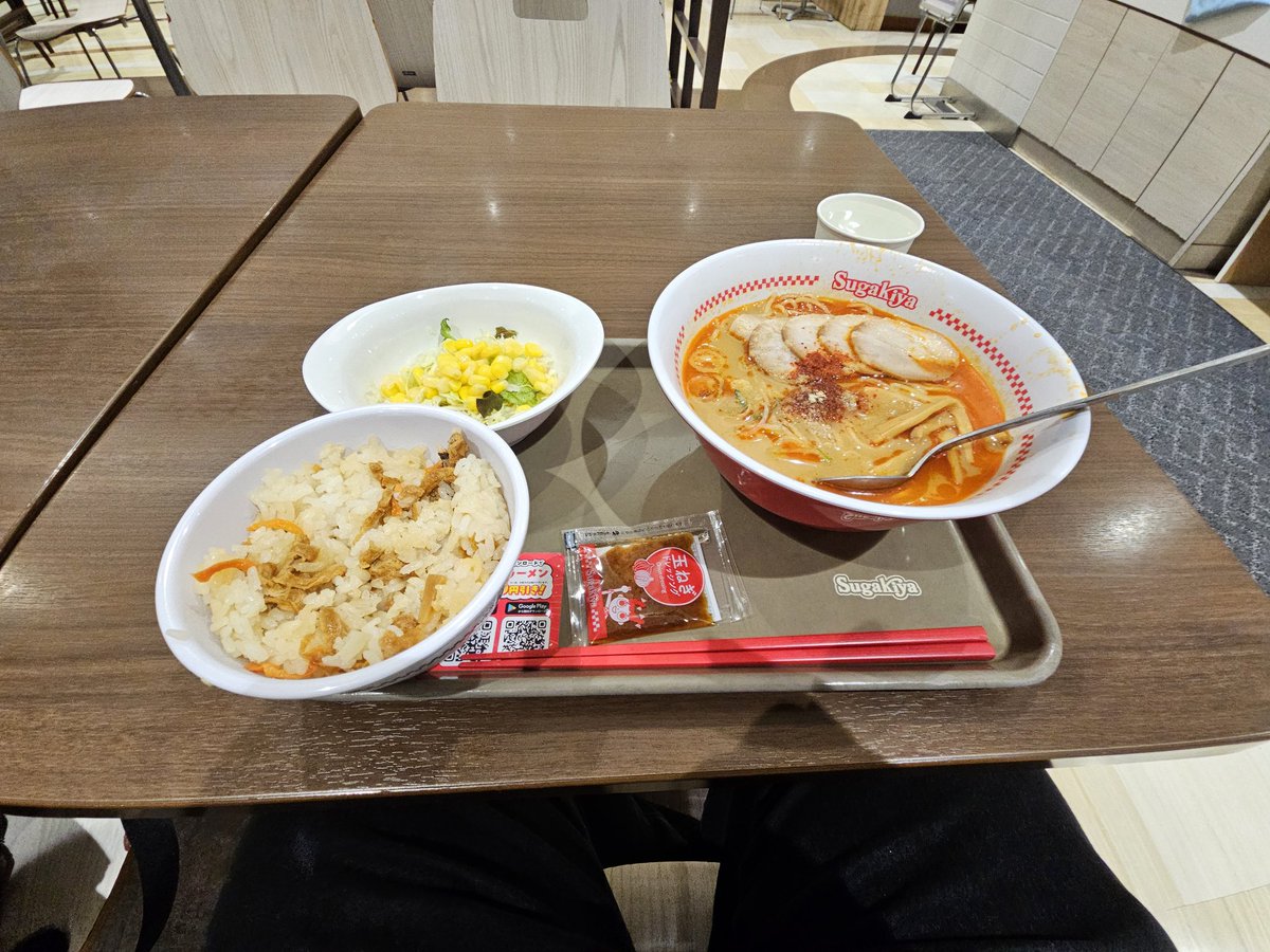 スガ辛魚、カップ麺と違ってピリ辛くらいで食べやすかった。