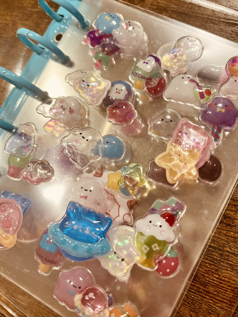シール帳！
娘とシール交換してます…
流行るのわかるぐらい可愛い