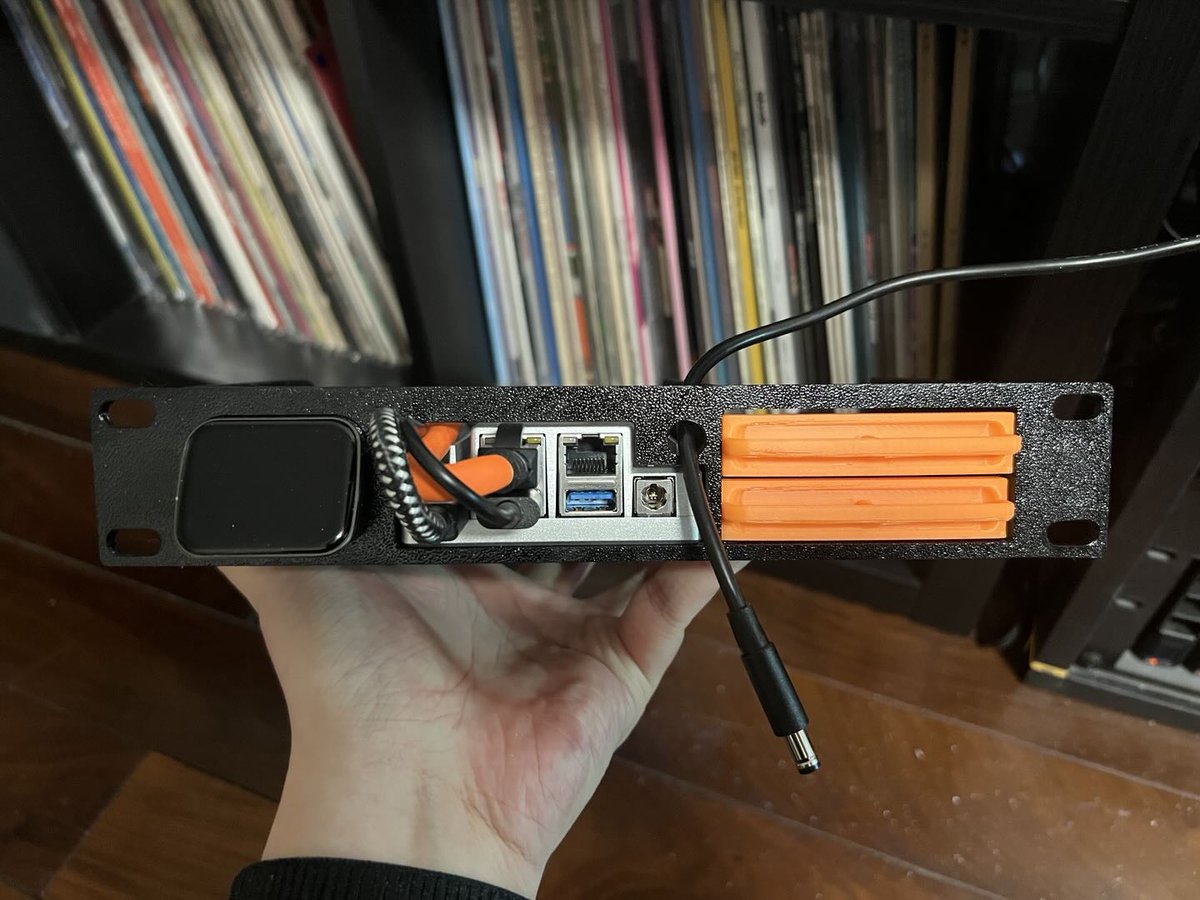ZimaSpace's tweet photo. 10 inch #rack mount for #JetKVM + #ZimaBoard2+ dual 2.5” storage. AWESOME! https://t.co/odkPuG4iFu