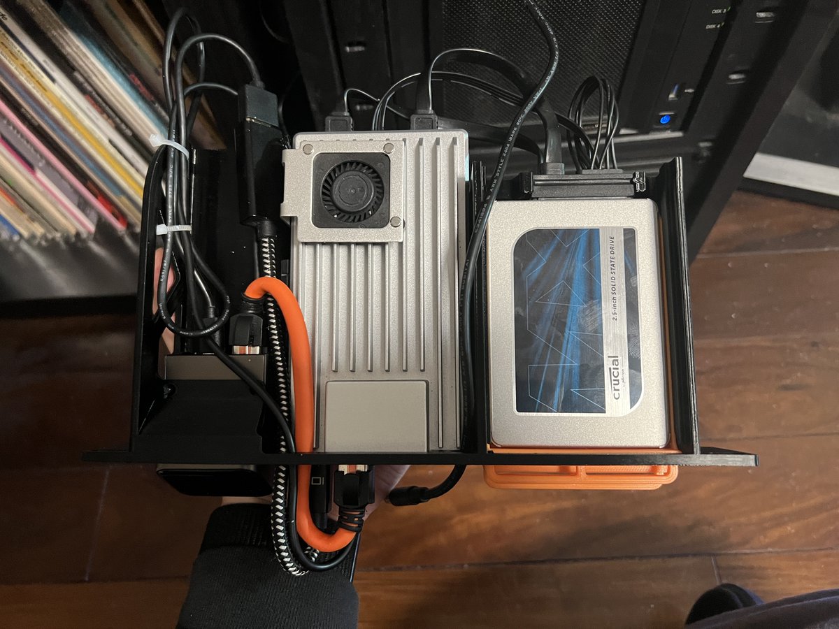 ZimaSpace's tweet photo. 10 inch #rack mount for #JetKVM + #ZimaBoard2+ dual 2.5” storage. AWESOME! https://t.co/odkPuG4iFu