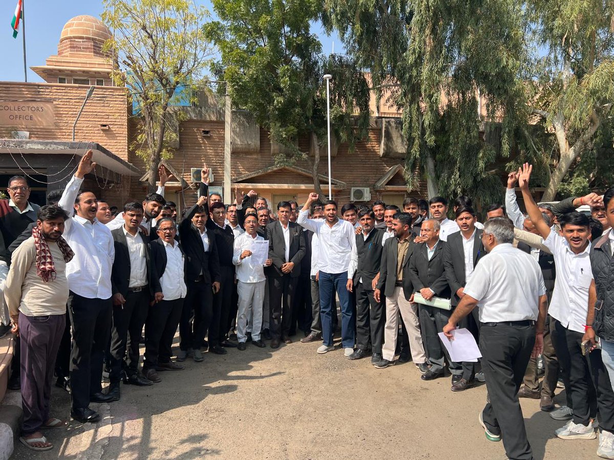 आज अधिवक्ता संघ बाड़मेर द्वारा खेजड़ी बचाओ आंदोलन को समर्थन और खेजड़ी संरक्षण पर कानून को लेकर मुख्यमंत्री को खत