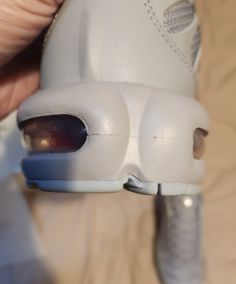 EmmaDolly5's tweet photo. @nikestore 3rd pair ..... Recieved faulty AVOID CUSTOM NIKE TNS https://t.co/dU6OjUckO9