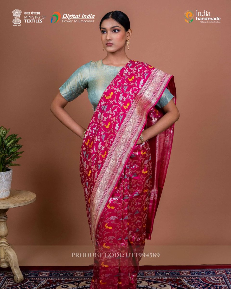 Indiahandmade_'s tweet image. Drape yourself in royalty - The Shikargah Handwoven Banarasi Silk Magenta Saree—rich silk, royal motifs &amp;amp; timeless Banaras heritage. Perfect for weddings &amp;amp; grand celebrations.
 Explore. Support. Empower.  #Indiahandmade #SupportArtisans #HandloomIndia #VocalForLocal #MadeInIndia