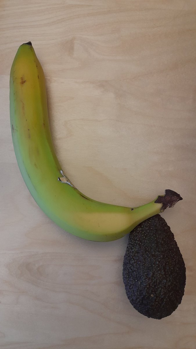 SwedishGamester's tweet image. It's #lunchtime! I'm trying to #LoseWeight so I'm just having an #avocado and a #banana today, but never would've thought a #HealthyDiet is so #naughty! 😆