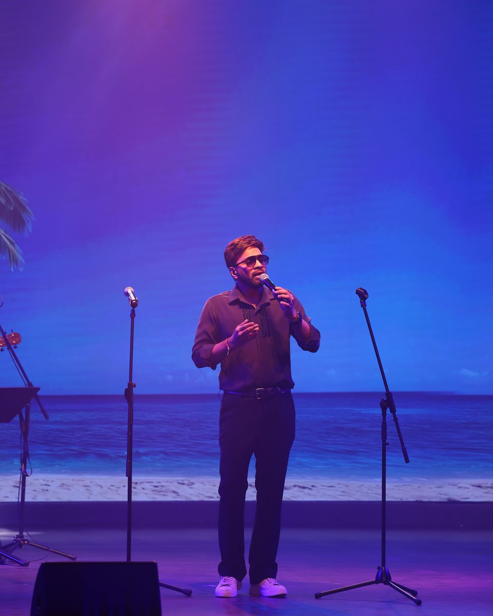 oruoorileoru's tweet photo. Shifted the mood, owned the moment - every time. Thank you, @singer_karthik 🤍

Yennodu Vaa Veedu Varaikkum  
Produced by #SidhuNair &amp; @Preethisrivijay 
In Partnership with @SathyabamaSIST - #MariazeenaJohnson https://t.co/SLklWQNSdK
