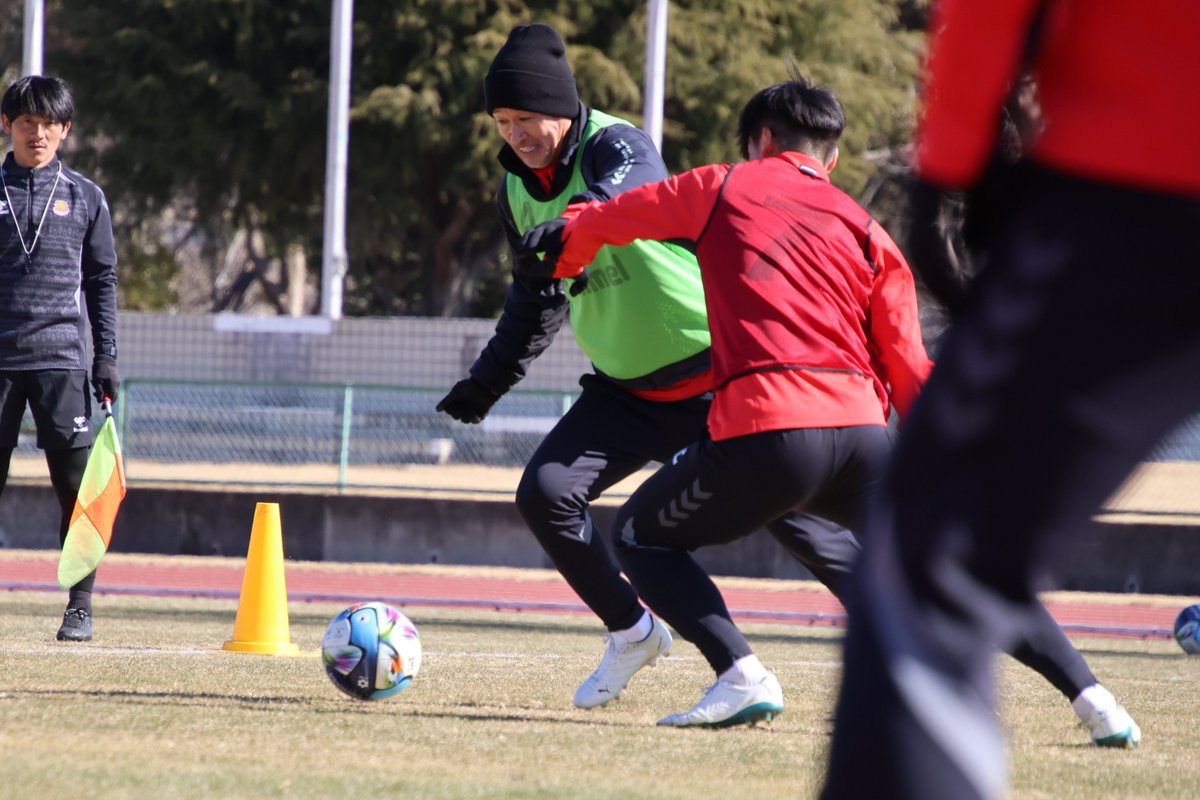 fufc_staff's tweet photo. #新加入選手紹介

【氏名】#三浦知良
【背番号】11
【ポジション】FW
【⽣年⽉⽇】1967/2/26（58 歳）
【⾝⻑/体重】177cm/72kg
【出⾝地】静岡県　

#福島ユナイテッド
#成田キャンプ⛺ https://t.co/O9Sxkp1npu