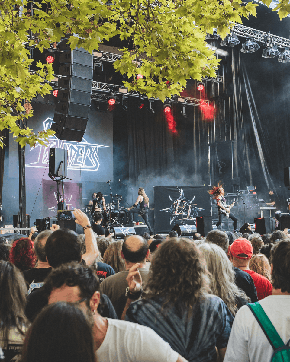 ZurbaranRock's tweet photo. 💥 Jueves de #TBT 💥
Desde Bélgica, 𝗘𝗩𝗜𝗟 𝗜𝗡𝗩𝗔𝗗𝗘𝗥𝗦 nos hicieron vibrar con su potente Thrash / Speed Metal ⚡🎸
¿Quién cantó cada tema con ellos? 🤘👀
#ZurbaránRockBurgos #ZurbaránRock2025 #FestivalGratuito #EvilInvaders https://t.co/vaMYmdViiW