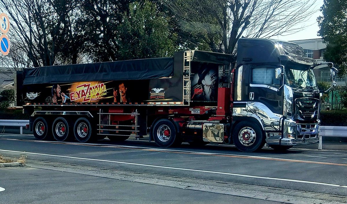 今日、仕事で熊谷タからの帰りに 矢沢永吉さんのラッピングトレーラー