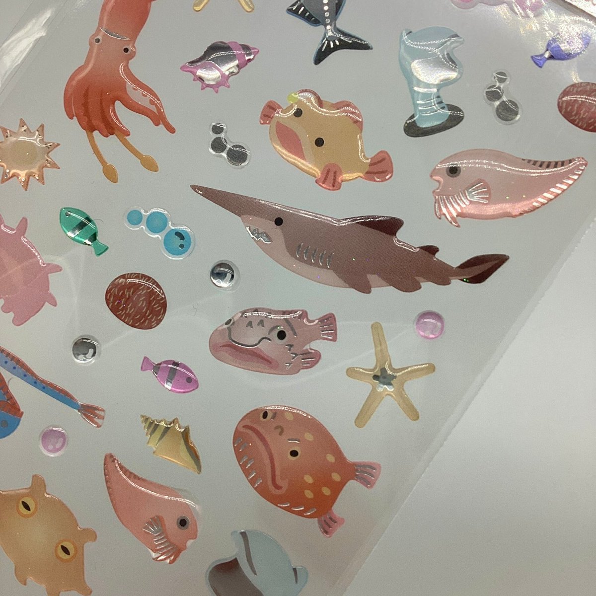 お魚シール🐡🫧

いろんな種類揃ってます✨
みんなはどんなシールを集めてますか？🐟

シール特集こちら▼
yogyoya.official.ec/blog/2026/01/2…