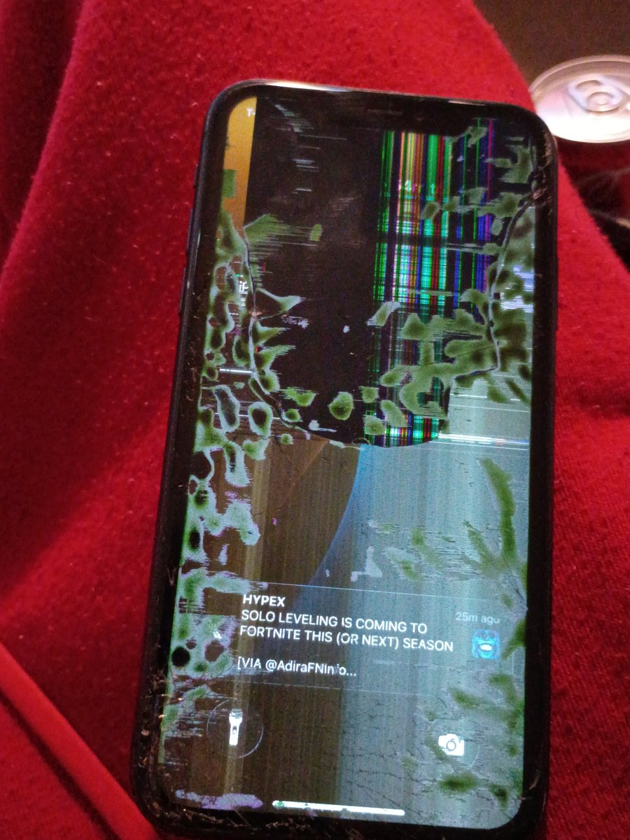 event24k's tweet photo. @RealGrxnt I think my phone is broken https://t.co/amlftWOEAr