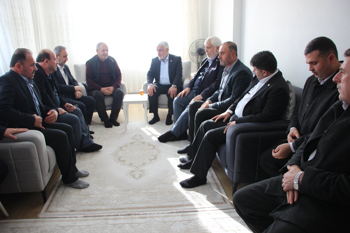 HurDavaPartisi's tweet image. Genel Başkanımız Sayın Zekeriya Yapıcıoğlu, Kahramanmaraş temasları kapsamında 6 Şubat depremlerinde yakınlarını kaybeden Abdullah Özdemir’i evinde ziyaret etti.