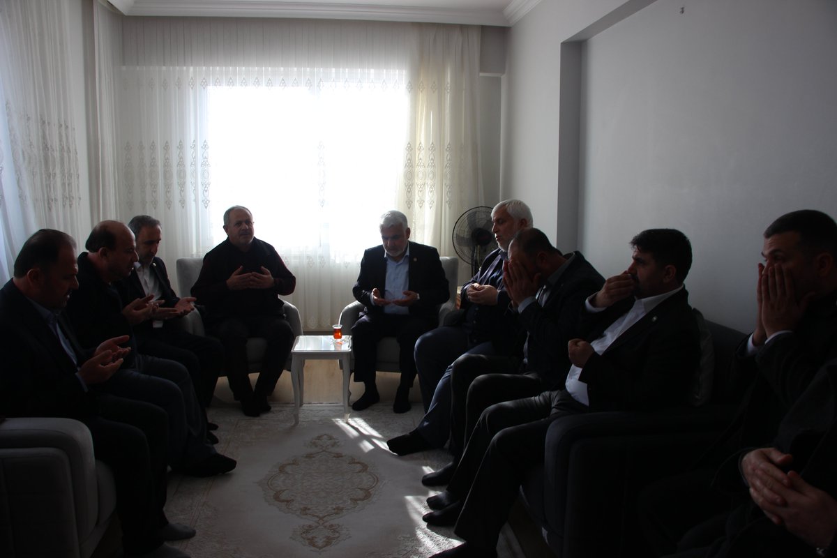 HurDavaPartisi's tweet image. Genel Başkanımız Sayın Zekeriya Yapıcıoğlu, Kahramanmaraş temasları kapsamında 6 Şubat depremlerinde yakınlarını kaybeden Abdullah Özdemir’i evinde ziyaret etti.