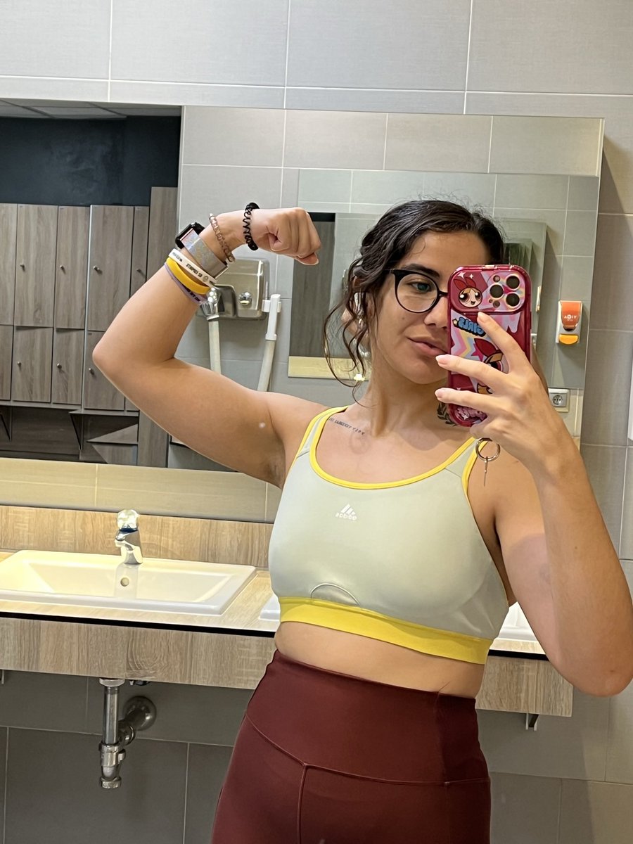 PaulaGLD tweet media