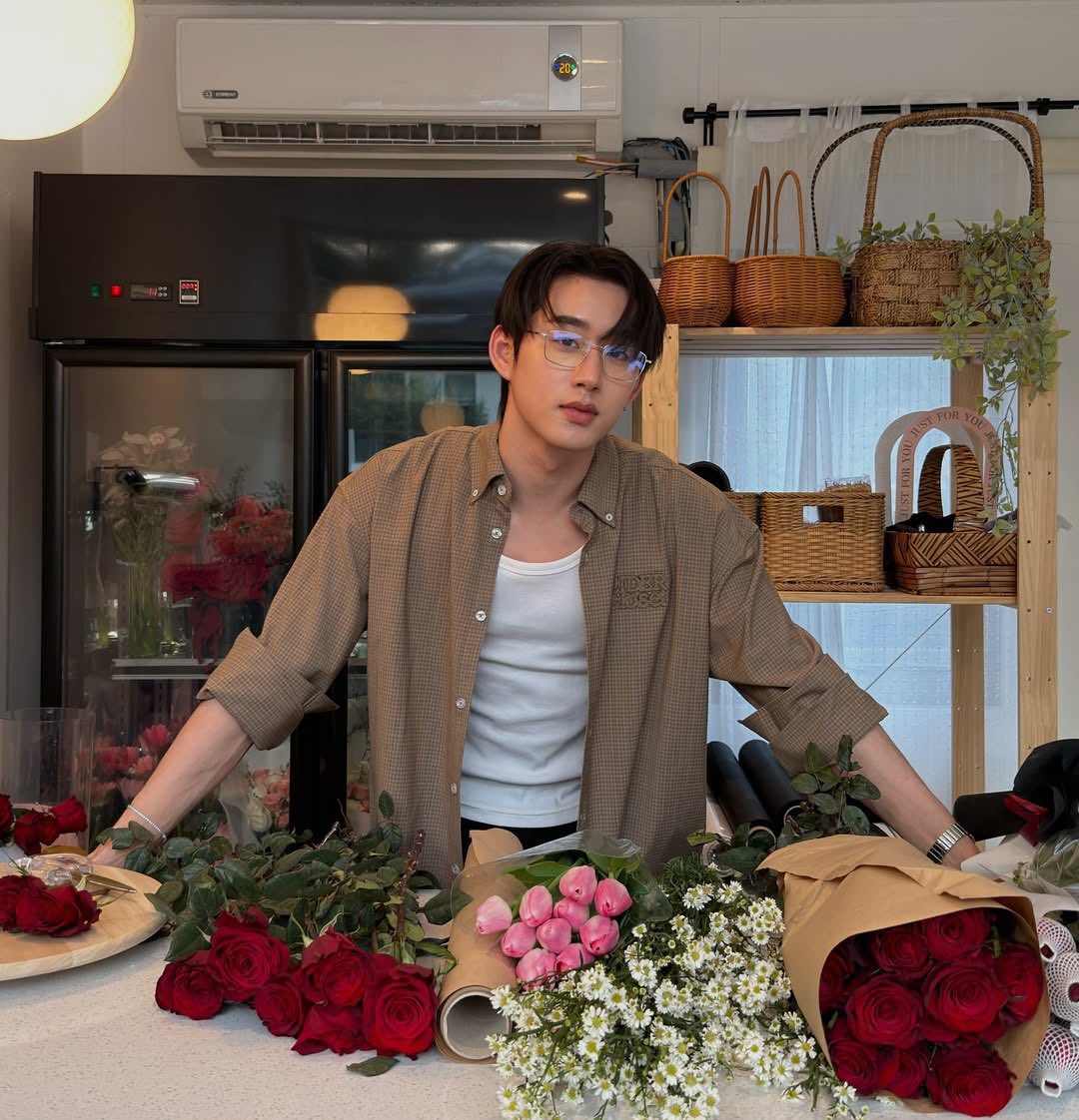 hope_bpn's tweet image. 🐶 : แล้วอย่างงี้เทอจะสนใจดอกไม้จากเรายุไหมมม😣
🦈 : ลองให้ๆดูก่อน😉

อันนี้คือเรื่องอะไร ทำไมมานฟินกว่าฟิคเรื่องไหนๆ อือ เหมือนหลุดออกมาจากนิยาย 💘

 #williamest