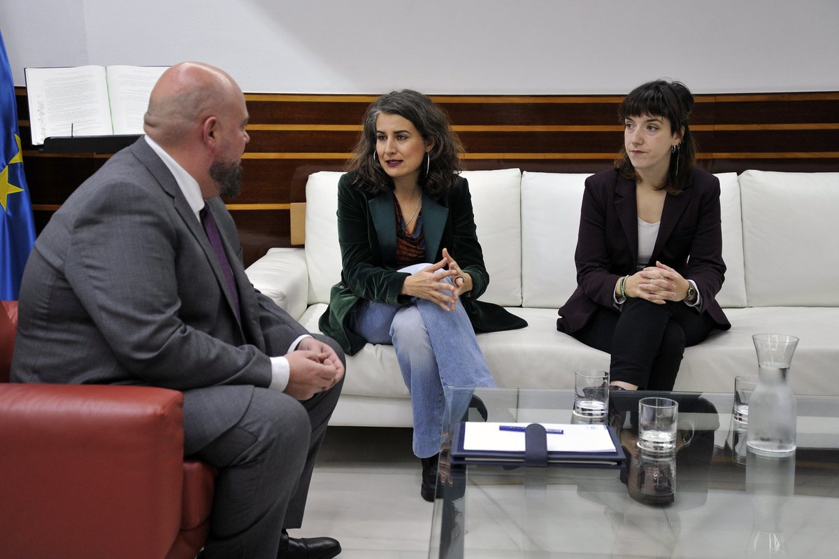 📸 <a href="/IrenedeMiguelEx/">Irene de Miguel</a> y <a href="/nereafercor/">Nerea Fdez. Cordero🇵🇸</a> se han reunido con el Presidente de la Asamblea.

➡️ PP y Vox deben de ponerse a trabajar ya y dejar de bloquear a Extremadura.
➡️ Para silenciar a la oposición sí que se dan prisa en ponerse de acuerdo PP y Vox.