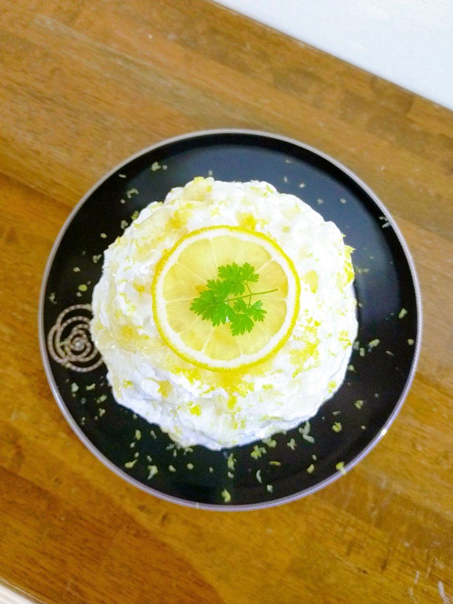 LEE8253's tweet photo. おうちかき氷🍧
◇檸檬ヨーグルト
大きくて立派な瀬戸内レモンをお取寄せ🍋
ミルクベース
酸味強めのレモンソース
ヨーグルト
レモンの皮のすりおろし
レモンはちみつ漬けをトッピング
スッキリ爽やかな🍧 https://t.co/sD4jomCTve