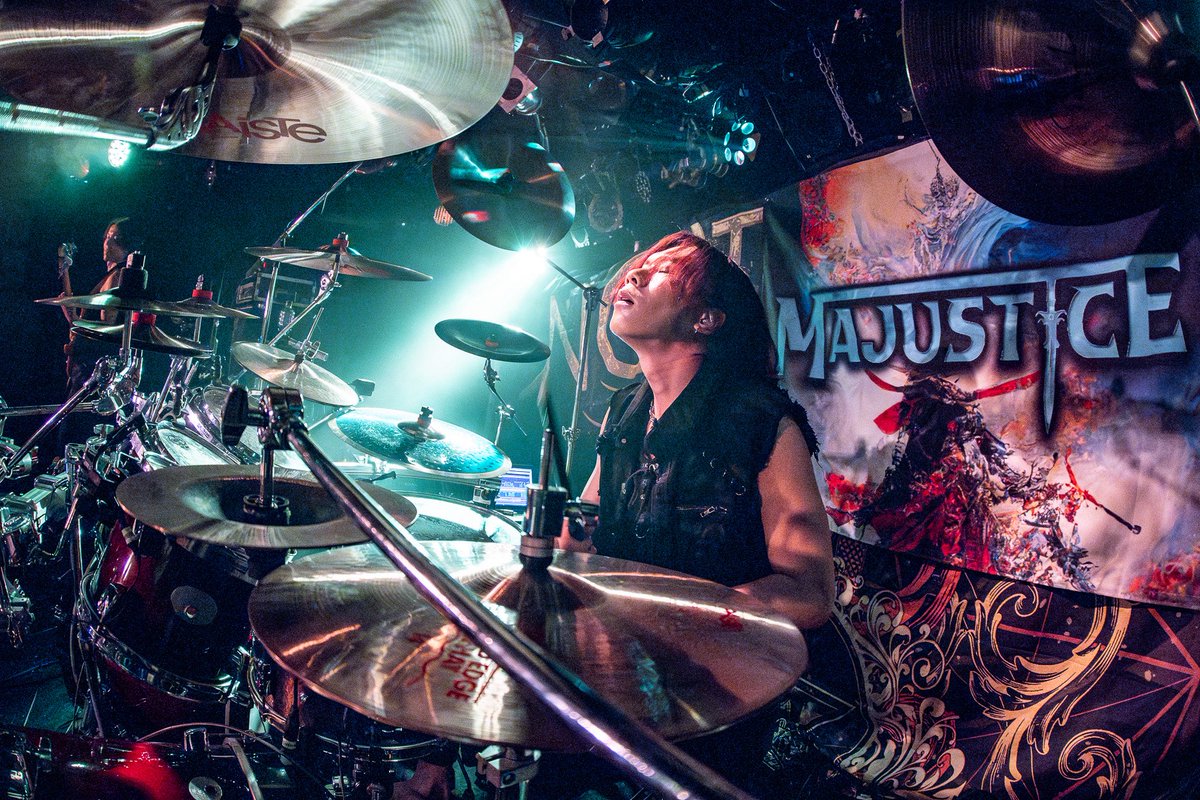 MajusticeMetal's tweet photo. 今日は MAJUSTICEやIRON ATTACK!で活躍するドラマー🥁
Kota Mikawaの誕生日🎉🎂

昨年行われたMAJUSTICE東名阪ツアーを共に駆け抜けた戦友。
正確無比なドラムでMAJUSTICEのライヴを実現させた功労者⚡️

感謝を込めて今日はみんなでKotaの誕生日を祝おう🎂🔥

📸 : @CN9STAFF https://t.co/hAk6AP0i8y