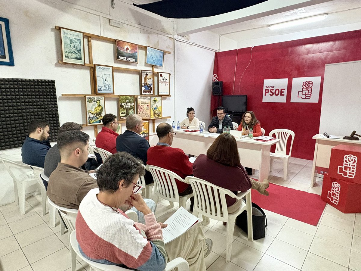 🌹 Continuamos celebrando reuniones del Plan Estratégico de Fortalecimiento Municipal. 

En esta ocasión con representantes de Artenara, Teror, Santa Brígida, Valleseco y Vega de San Mateo, dentro del proceso de escucha y trabajo municipal que hemos iniciado.