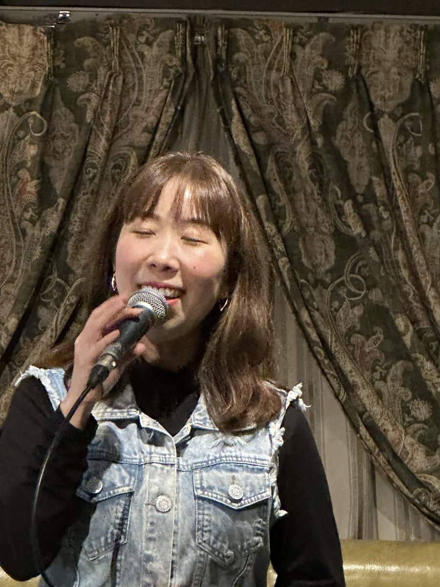 一昨日の銀座Swing、さつきさんライブの余韻が残ってる中、オープンマイク🎤の会に参加🌈
2026年2月の今宵は初ユーミンの曲にチャレンジ🎤🎹。
アレンジが絶妙に美しい「春よ来い」
皆さまの心に、我が心に思いを込めて春よ来い🌸🌸歌いました🎤🎹

#飯田さつき
#ヤマダメイ
#オープンマイクの会