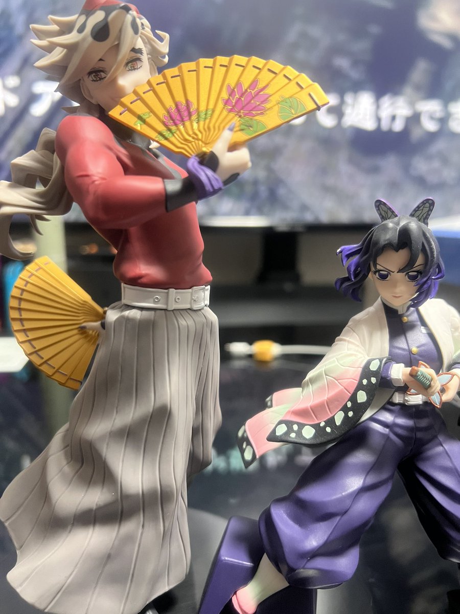 RT @zakuron97: しのぶちゃん屈んでるから、足伸ばせばちょうど童磨の