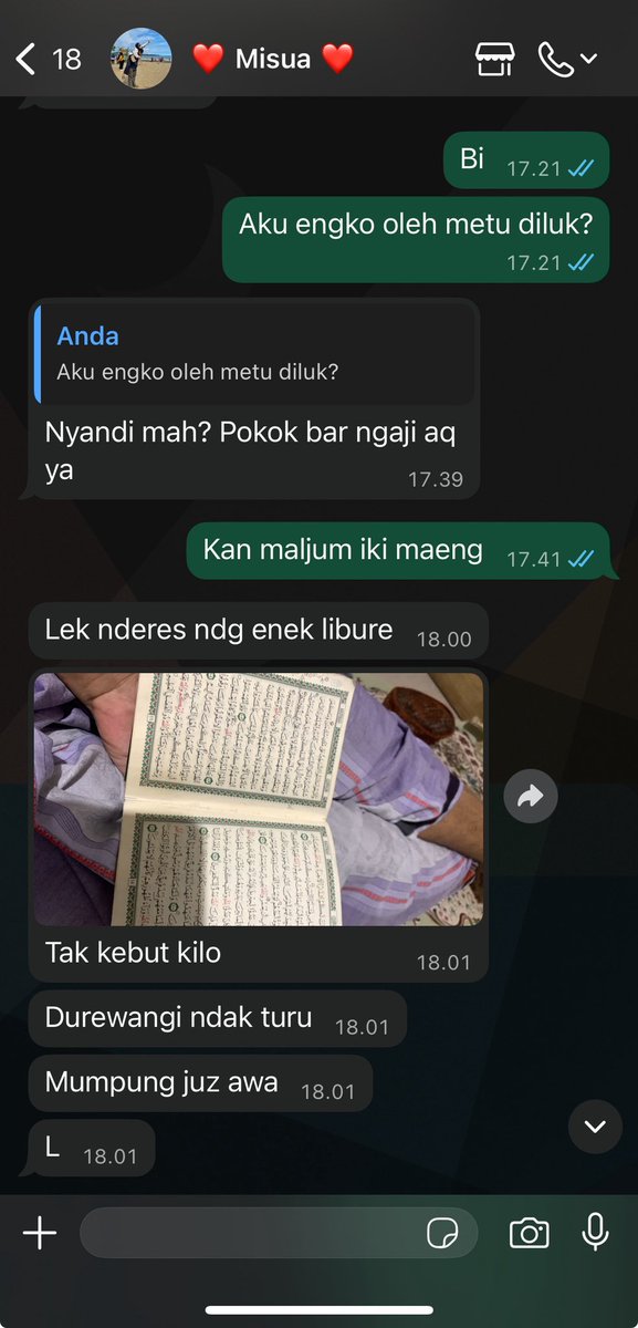 auliarhy_'s tweet photo. Keseimbangan Dunia 
Istri : mikir dunia
Suami : mikir akhirat
😭🤧😭 https://t.co/YgLGSfjxPK