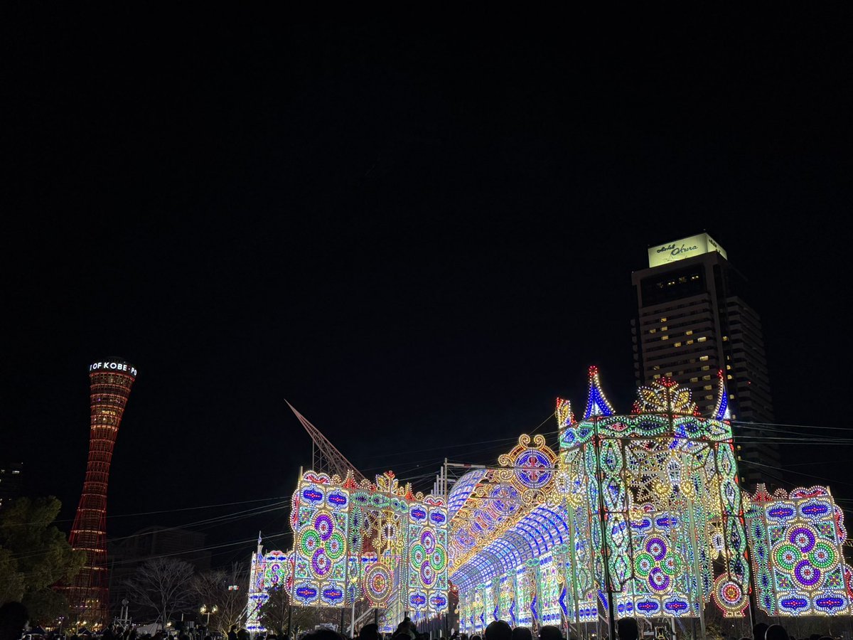 TCCsmart's tweet photo. 今宵は地元で
やっぱり、普通のイルミネーションとは違うなあ　#ルミナリエ #神戸 #メリケンパーク https://t.co/PJ8iNRmBPv