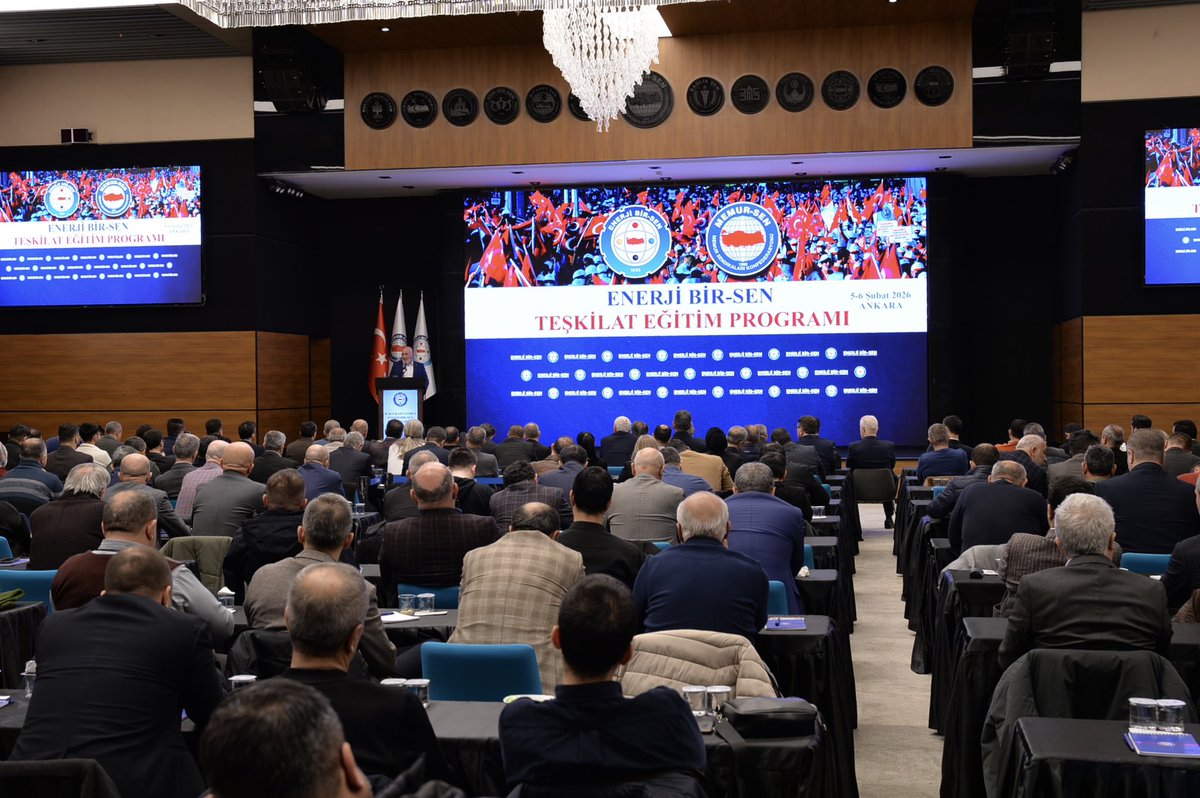Enerji Bir-Sen Başkanlar Kurulu Eğitim Programı, Türkiye genelindeki şube ve il teşkilatlarımızın katılımıyla Konfederasyon Genel Merkezimizde gerçekleştirilen açılış toplantısıyla başladı.