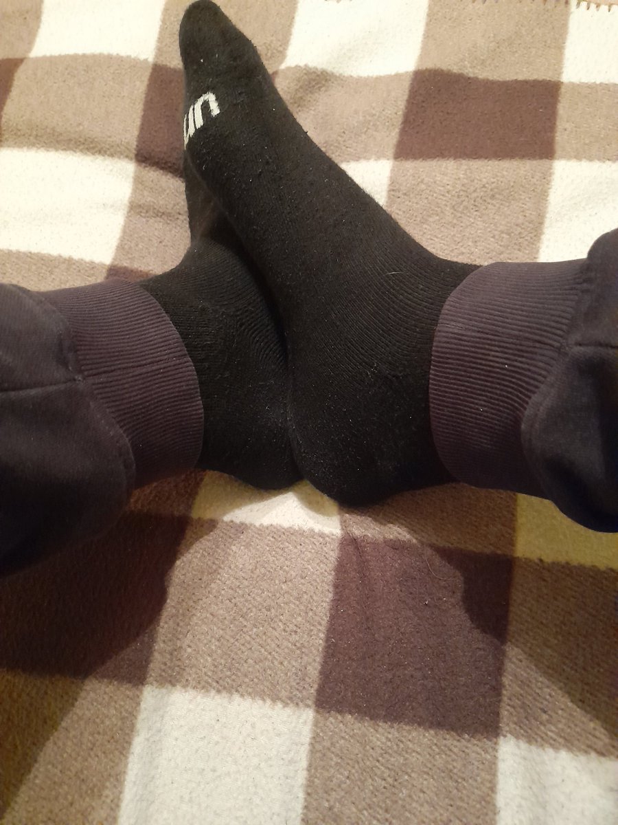 Black socks all day today, work and gym 😵‍💫💷🧎🏻‍♂️
#findomalpha #cashmaster #blacksocks #feetmaster #feetmale #feetworshi̇p #drain #finsub
