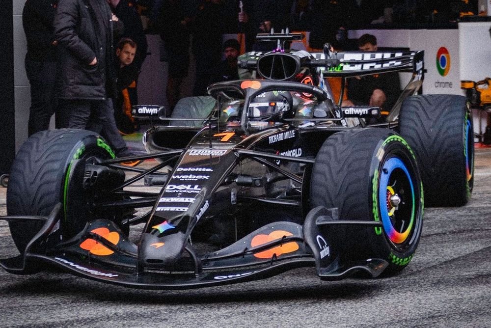 🚨 ÚLTIMA HORA 🚨

💥 McLaren está MUY POR ENCIMA del peso mínimo

🇦🇺 Se espera que comience a reducir su peso ya a partir de Australia

📰 <a href="/Auto_Racer_it/">AutoRacer IT</a>