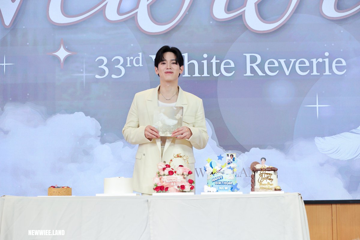 Light Wings for NEWWIEE 
#Newwiee33rdWhiteReverie
#Newwiee
Thank you for the CAKES 🎂✨️