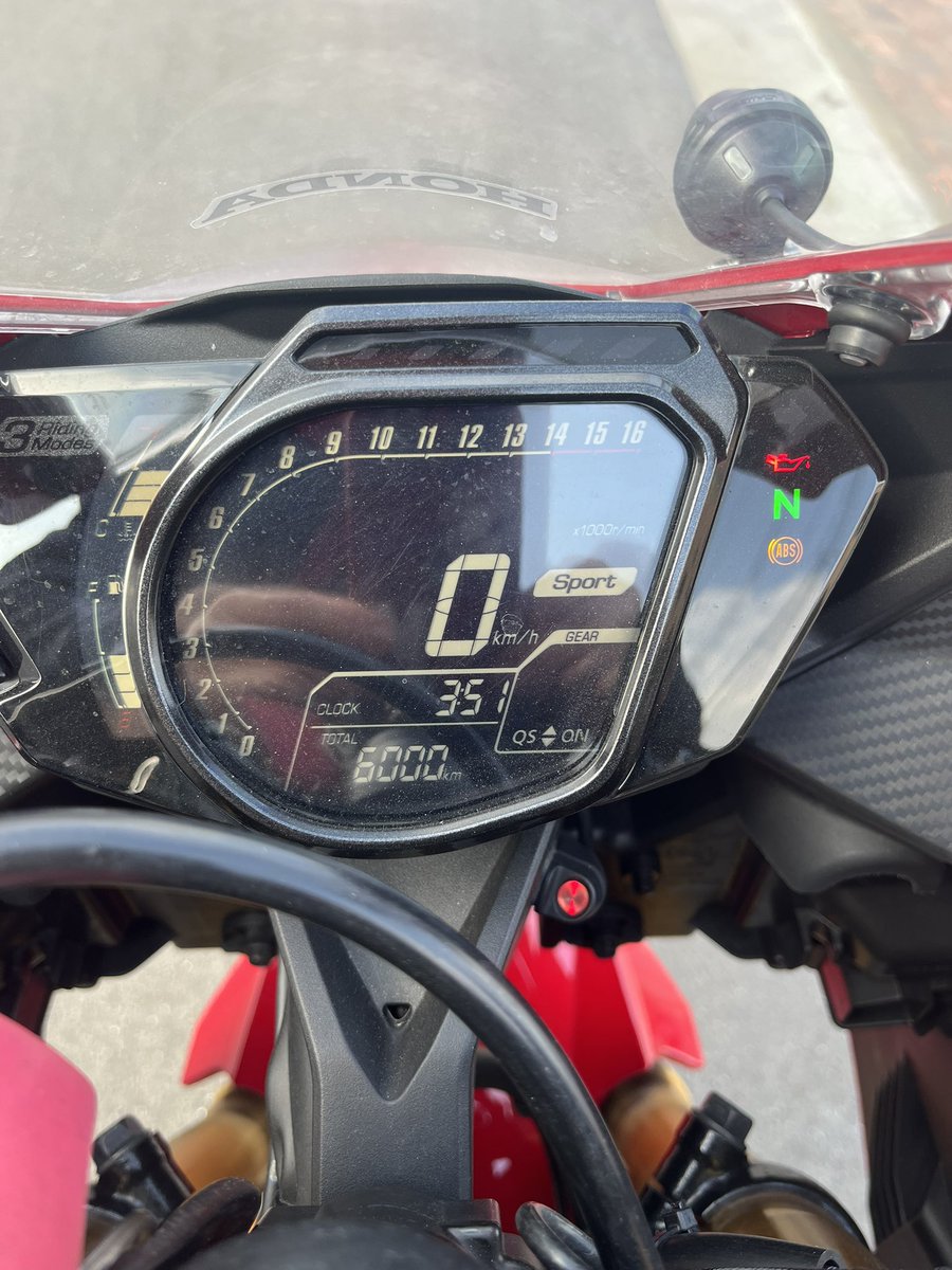 SvMouse's tweet image. #CBR250RR  #MC51
 オドメーター6000キロ達成。次は悪魔の6666で