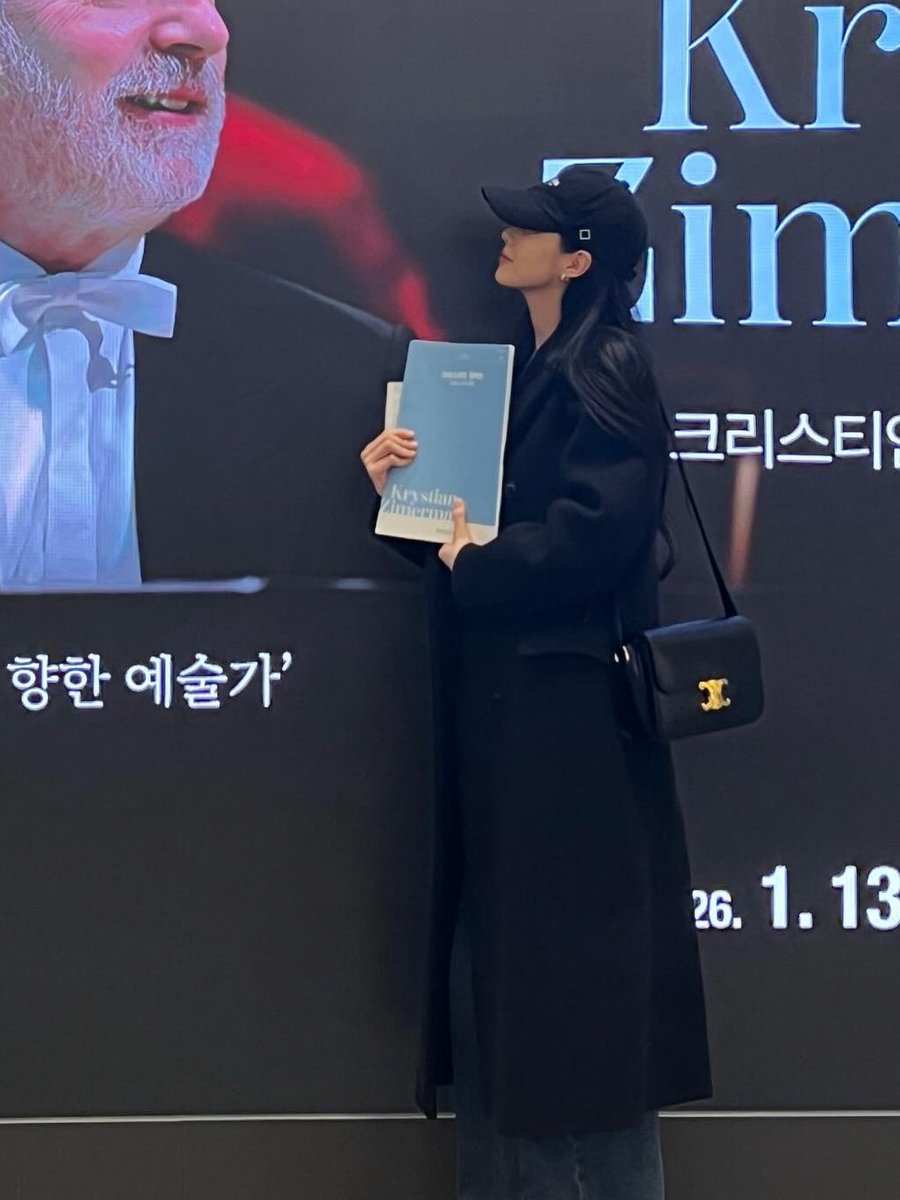 SeohyunPoint's tweet photo. She's practicing hard 🎻 https://t.co/tqOd9tC4oR