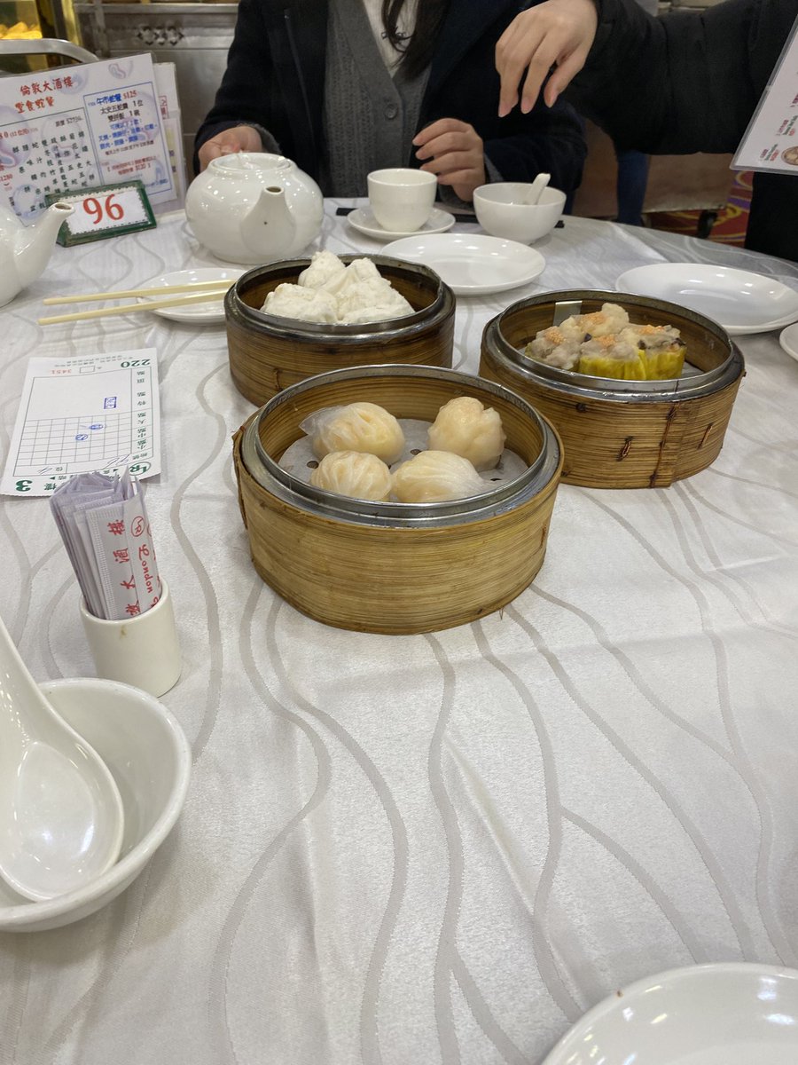 Emikoisstudying's tweet photo. 2泊3日、実質1日の弾丸香港旅行行ってきました！もう少し居たかったが帰りの切符がなかなか取れず今日帰国ならマイルで取れたのでなんとか…行きはANAのキャンペーンで一人4250マイル。帰りは空席待ちで取れませんでした。 https://t.co/pmQBCLfhQo