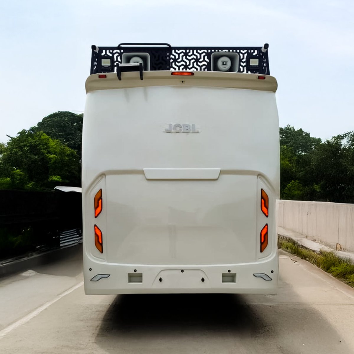 More than a campaign vehicle.

JCBL’s Election Campaign Vehicle is built for long journeys, secure movement, and continuous public engagement—supporting India’s democratic process on the move.

#ElectionCampaignVehicle #JCBL #MobilitySolutions #MovingTheNation