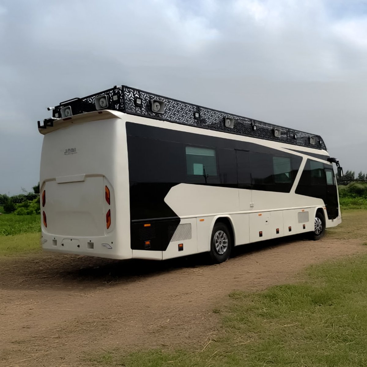 JcblLimited's tweet photo. More than a campaign vehicle.

JCBL’s Election Campaign Vehicle is built for long journeys, secure movement, and continuous public engagement—supporting India’s democratic process on the move.

#ElectionCampaignVehicle #JCBL #MobilitySolutions #MovingTheNation https://t.co/STUL6Do7Ls
