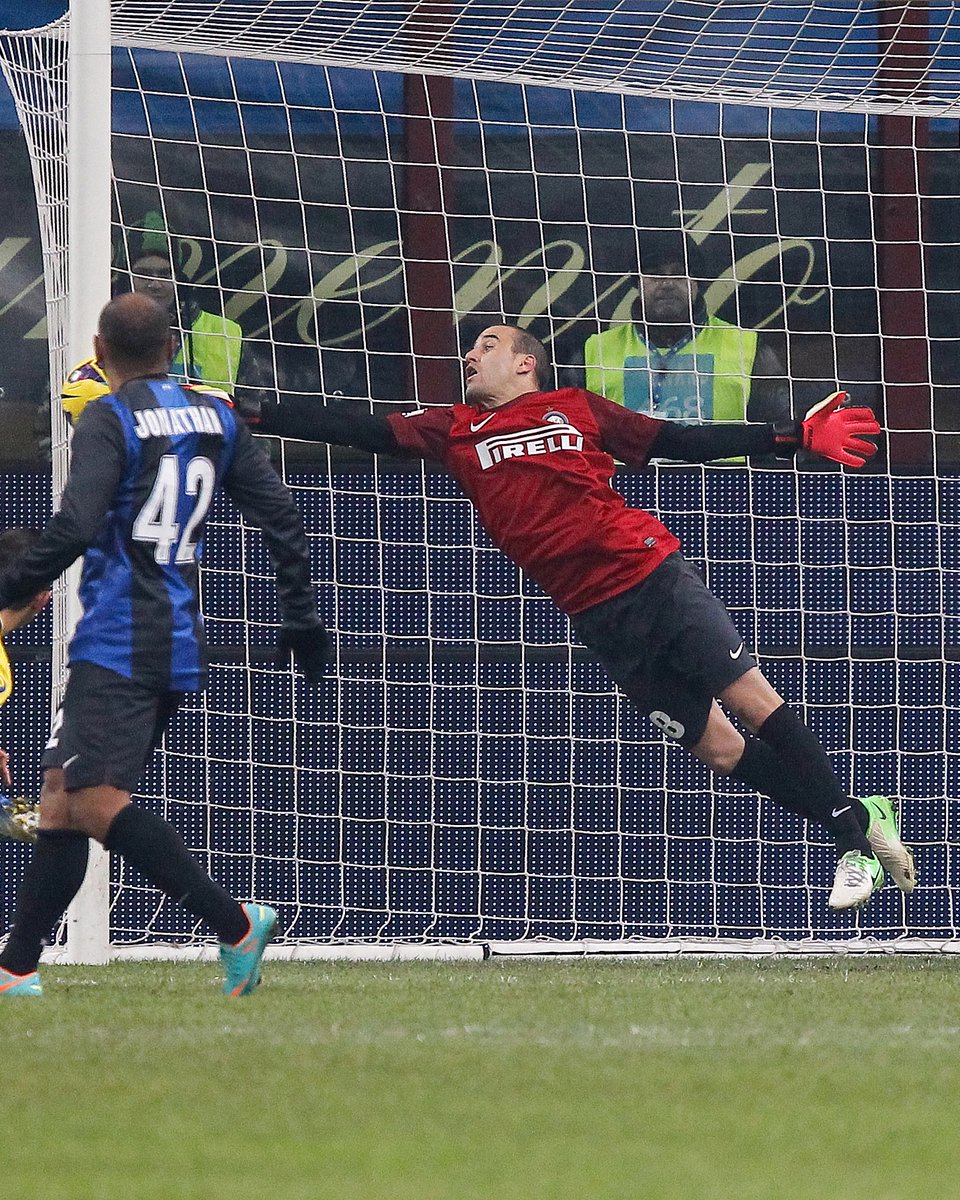 Inter's tweet photo. Tanti auguri, El Trenza 🖤💙

➡️ https://t.co/pAlk7AcddB https://t.co/ErAkB7iAMq