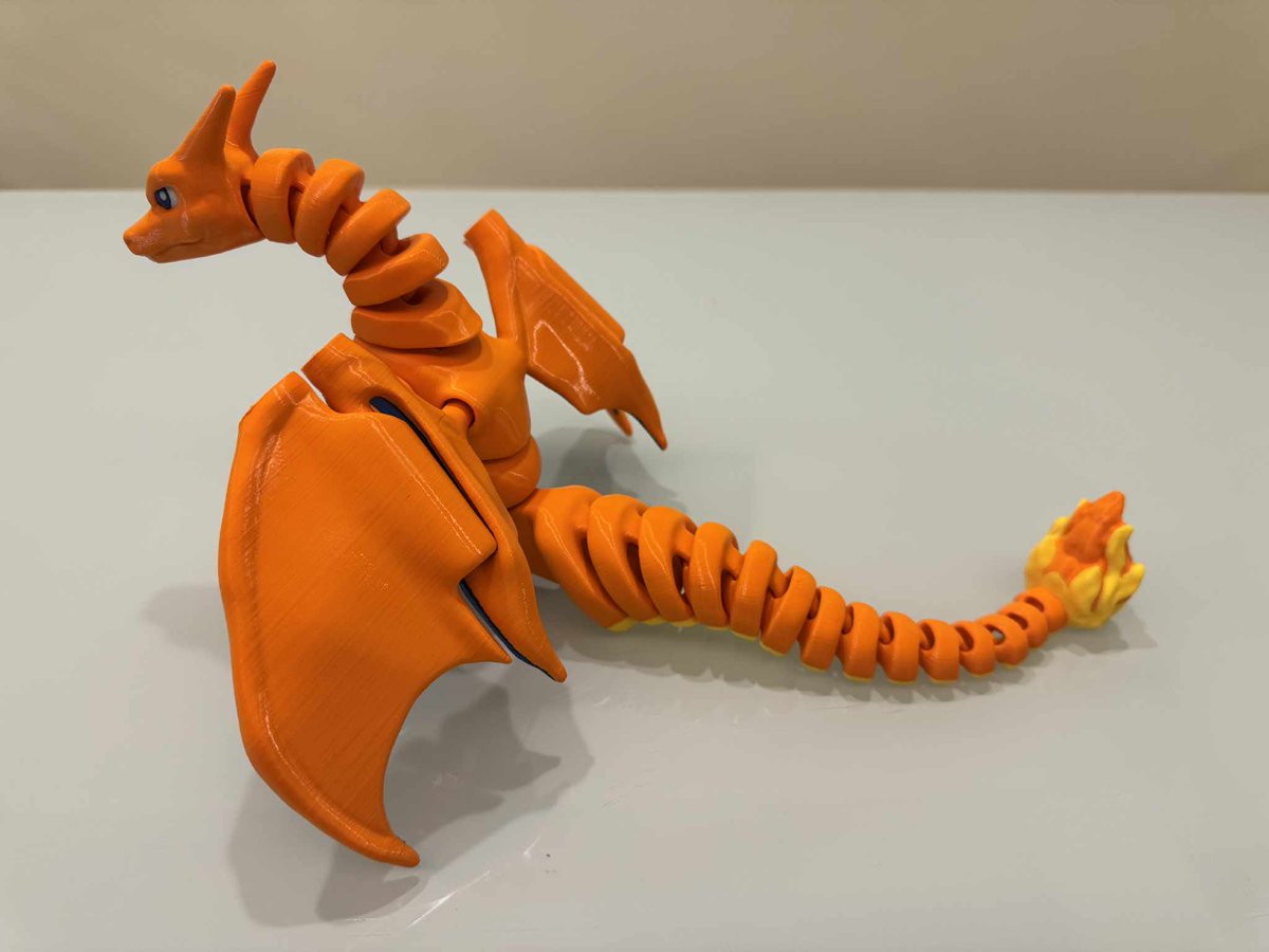 Articulated Charizard 🔥🦖 Sized at 267×267×105 mm. This poseable beast ...