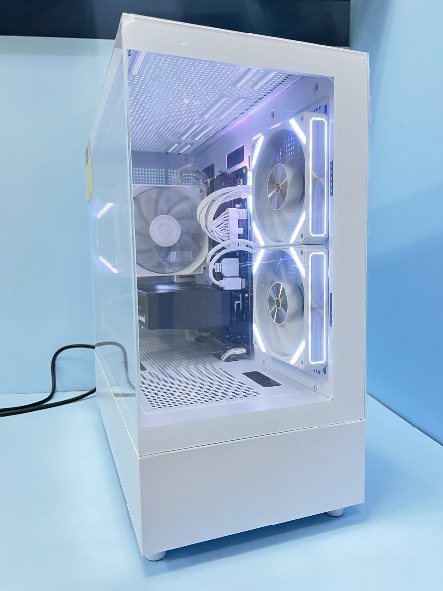 comwoori's tweet photo. 포토샵, 원신, 파판14 조립컴퓨터 입니다

라이젠 7900, 32G, RTX 5060 Ti 8G 구성입니다

케이스는 어항 디자인의 Mi5 화이트 입니다

정품윈도우 포함 200 후반대 구성입니다 https://t.co/rg3vnFDOa1