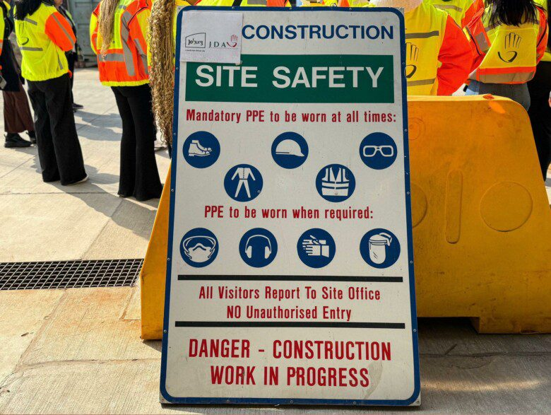 ConstructionSfy's tweet image. The Johannesburg Development Agency strives to create safer work environments and communities arrr.co.za/XGR3o

#ConstructionSafety #Signage #WorkerSafety #PublicSafety