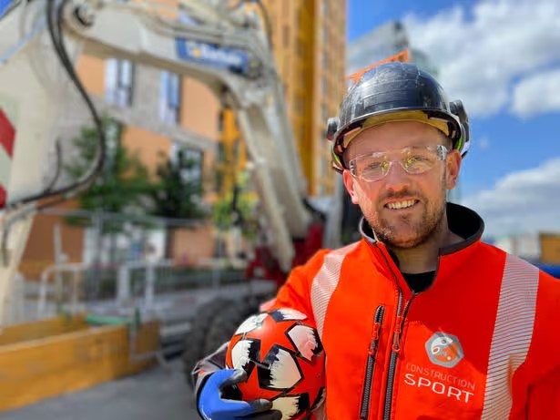 Constructure tweet media