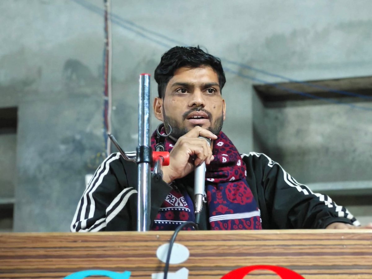 SIO सूरवाल यूनिट ने 31 जनवरी 2026 को मस्जिद इशाअत-ए-इस्लाम में मंथली गैदरिंग का आयोजन किया।
विषय: “भारत में मुसलमान होने के क्या मायने हैं?”
मेहमान-ए-ख़ुसूसी जनाब अबुल कलाम ने पहचान, हालात और सामाजिक भूमिका पर मार्गदर्शन दिया।
करीब 60 तलबा व नौजवान शामिल रहे।