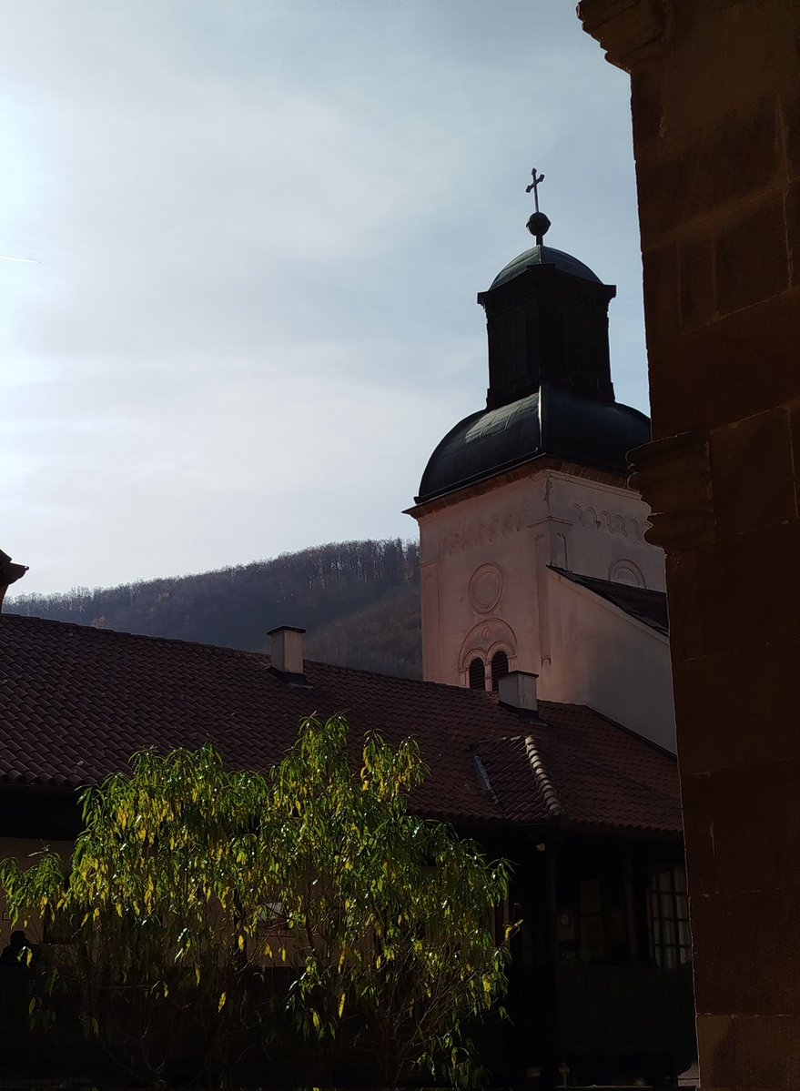 У тешким тренуцима живота, увек се сећај овога што ћу ти рећи:
 За све што Бог допусти да нам се деси - Он и преузима бригу!

Свети Нектарије Егински