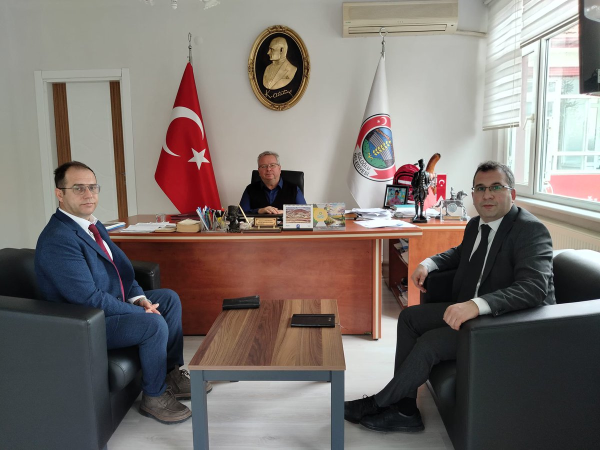 Süloğlu ilçe ziyaretimiz kapsamında İlçe Belediye Başkanı Mehmet ORMANKIRAN’ı makamında ziyaret ettik.Belediyelerimize verilebilecek destekler ve ilçe potansiyeli kapsamında yapılabilecek çalışmalar ile ilgili görüşme gerçekleşmiştir.#süloğlu#edirne#kırsalkalkınma#tkdk#ipard🇹🇷🇪🇺