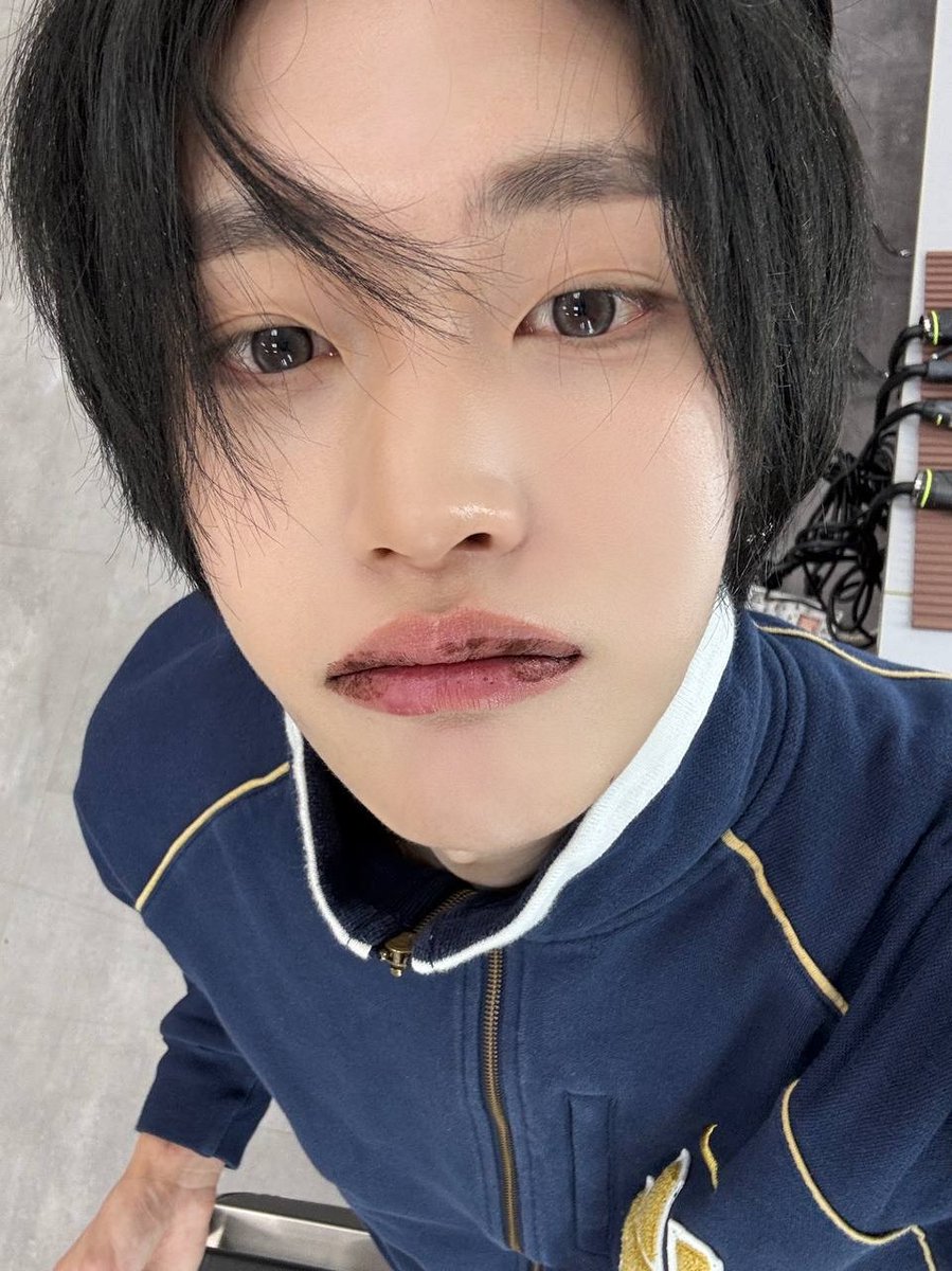 chrryever's tweet photo. 260205 위버스 #원빈 #WONBIN 

두쫀쿠 먹방🧆 https://t.co/TcJkjHLgpd