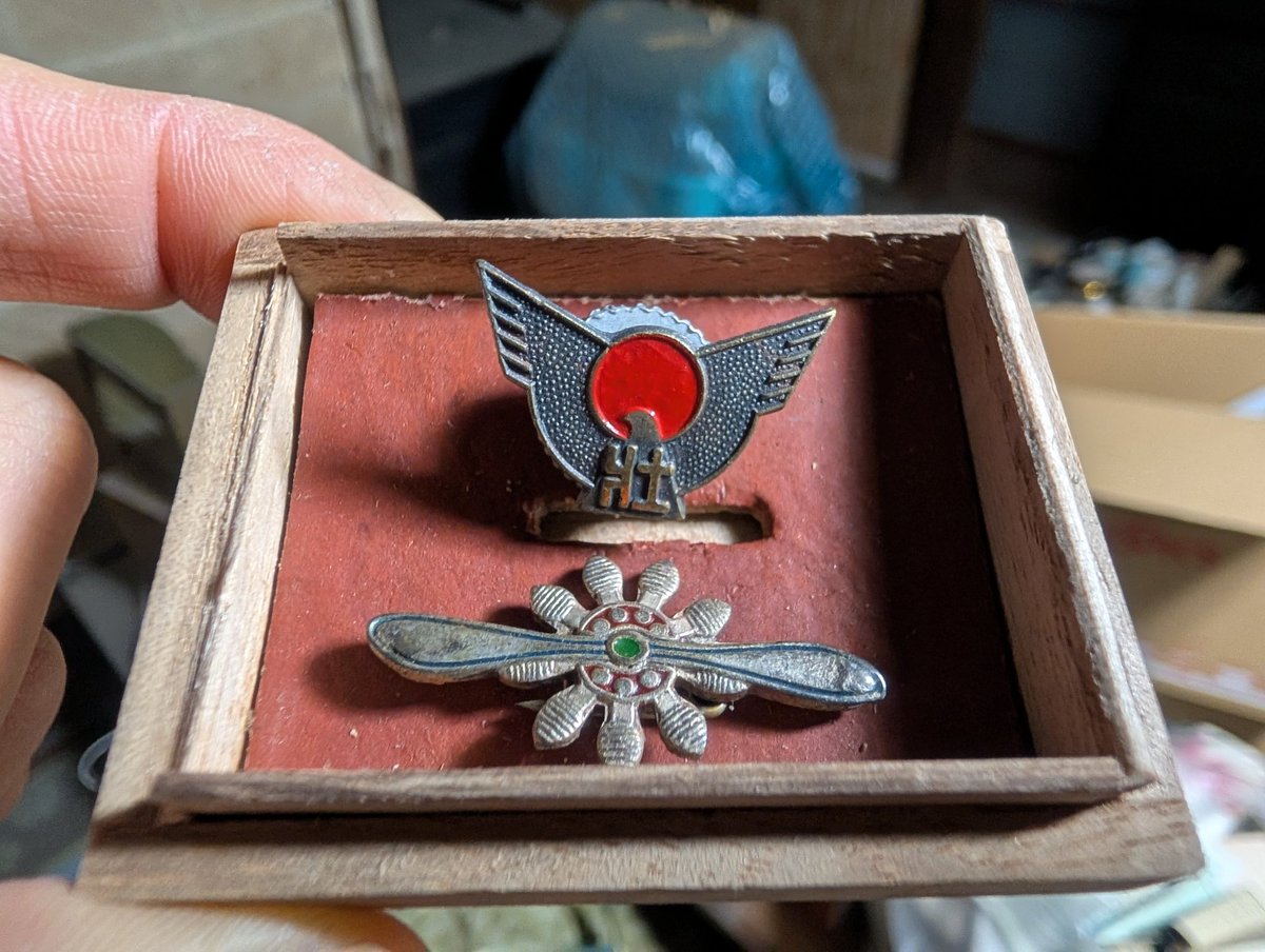 Quarry_Entei's tweet image. そして更に出てくる謎のパンバッジ(？)達。