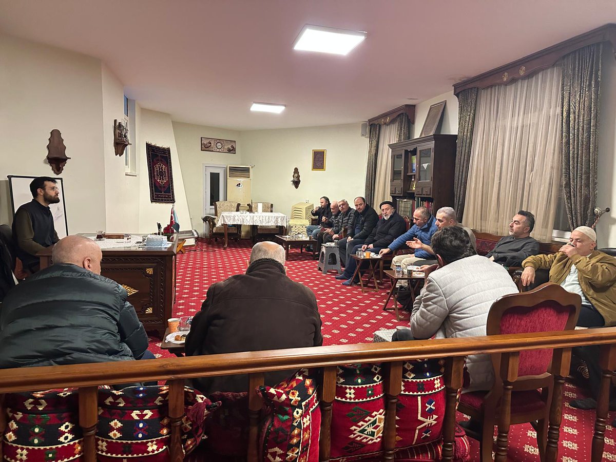 Nakşiye Esen Camii’nde yatsı namazı sonrası sohbet programları devam ediyor. İlçe Vaizimiz Muhammet Esad İlhan hocamızın gerçekleştirdiği sohbetlerde cemaatimizle bir araya gelinerek manevi ve ilmi paylaşımlar yapıldı.

📍 Nakşiye Esen Camii