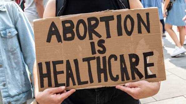 zimbabwewriter's tweet image. Zimbabwe’s new abortion law lets minors access first-trimester abortions without parental consent. Supporters call it lifesaving; critics warn of family and moral impact.

Read more: zimbabwenow.co.zw/articles/21316…

#Zimbabwe #AbortionLaw #ReproductiveHealth #PublicPolicy