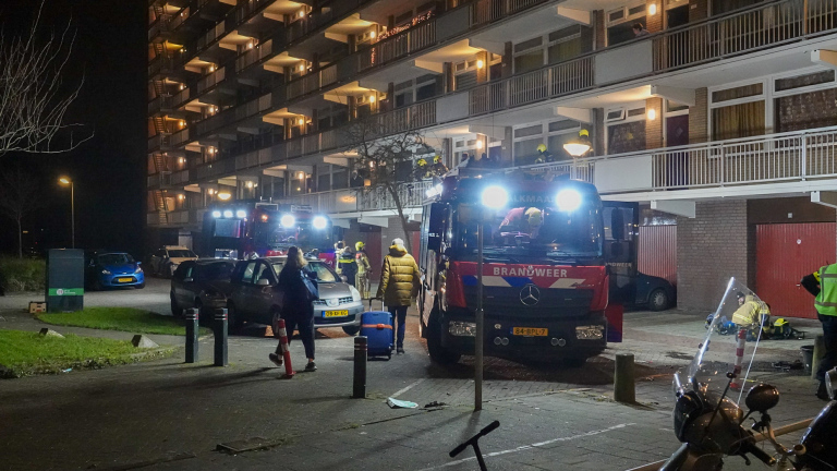 Brandlucht in flat Oudorp: plantenbakken in garagebox blijken boosdoener: Een brandlucht in een flat aan de Waalstraat in Oudorp zorgde in de nacht van woensdag op donderdag voor een uitruk van de brandweer van Alkmaar en Stompetoren. 
 
 Het was niet… dlvr.it/TQmYPw