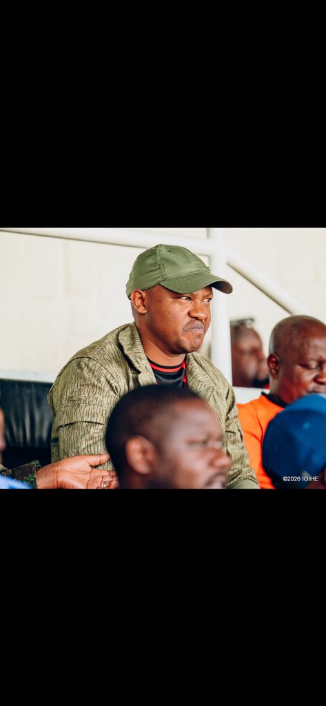 Aya mafoto aratanga ubutumwa bwuzuye rwose🤣🤣🤣🫡🤝